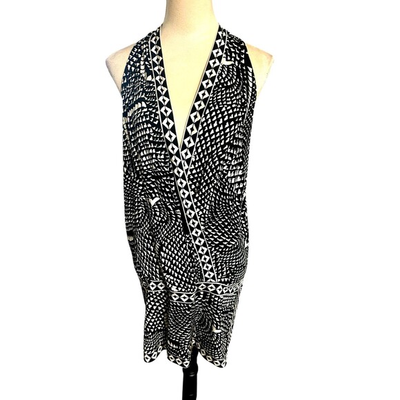 Bcbg Maxazria Halter Geo Black White V Neck Rayon Mini Pullover Dress Sz S - Picture 1 of 12